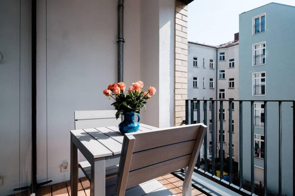 2 Bedroom Mauerpark-Apartment, Berlin Mitte View Calendar Zewnętrze zdjęcie